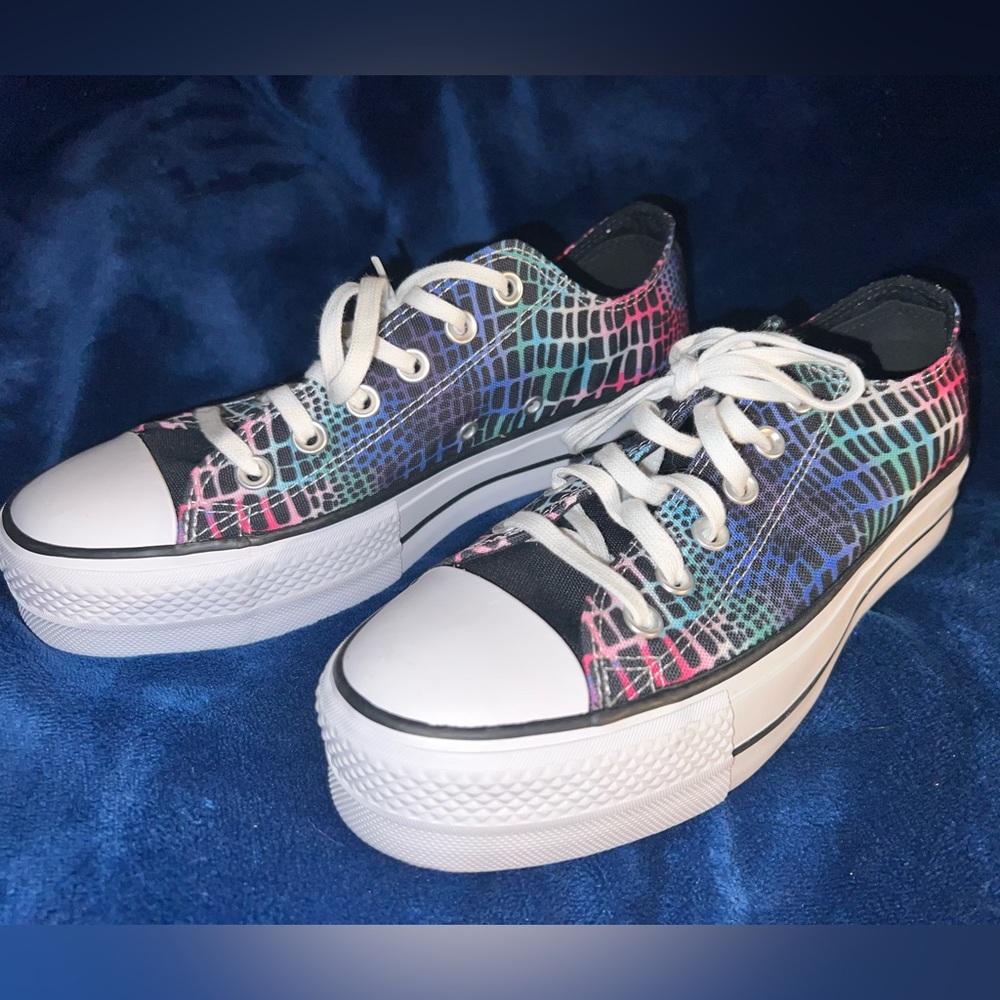 Size 8 Platform Womens Coverse NWOT